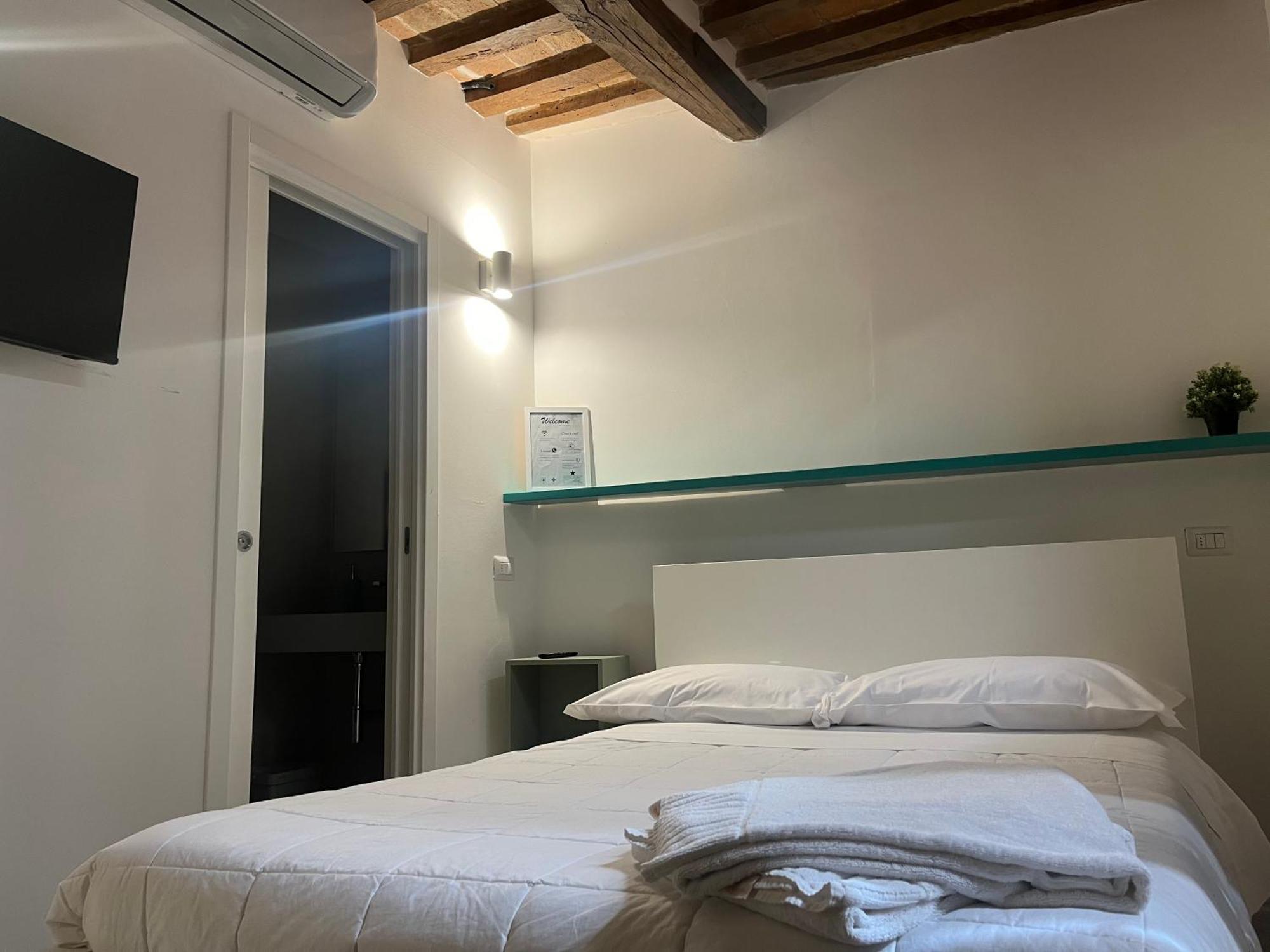 Small Double Room,1469778278:JPEG
